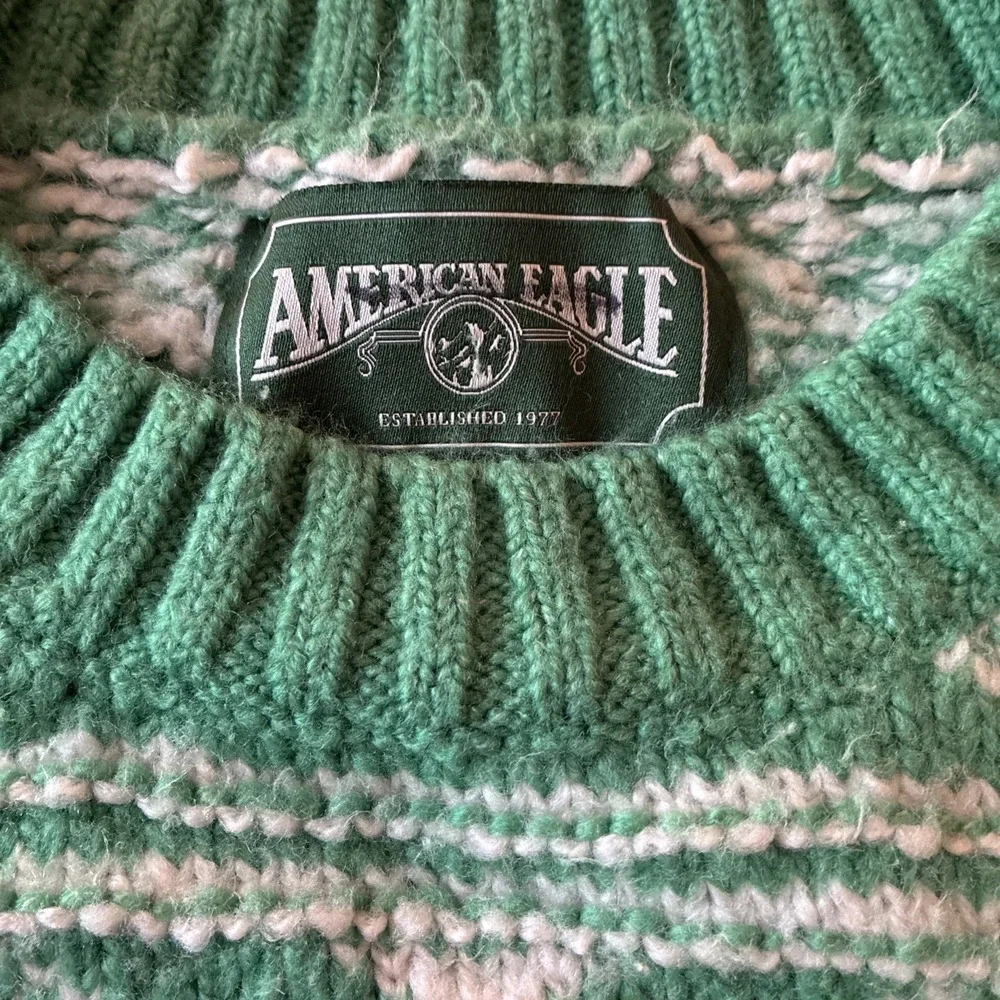 American Eagle Slightly Cropped Fuzzy Sweater Cozy Fall Season Size M